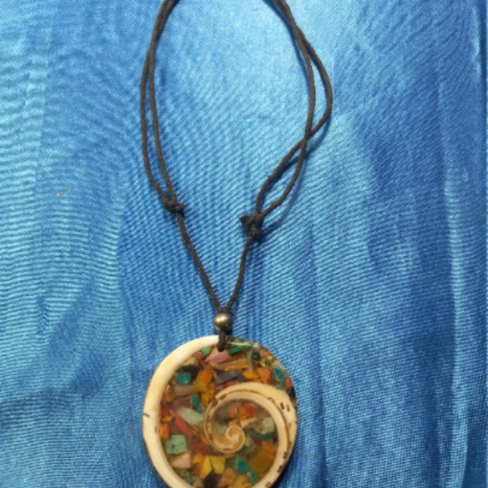Peruvian adjustable pearl shell necklace